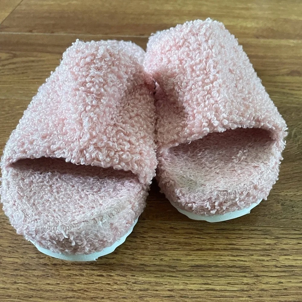 Old Navy pink sherpa house slippers in size 11/12